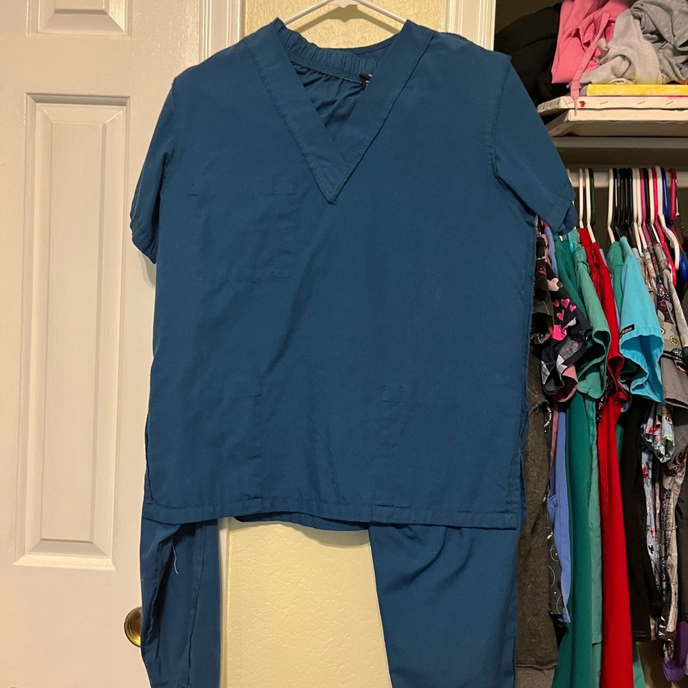 Scrub set - Picture 3 of 3